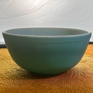Vintage Green 2.5 qt Pyrex Nesting Mixing Bowl 403
